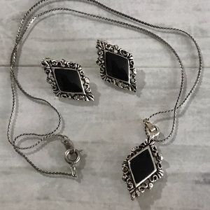 Pendant Necklace and earrings